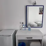 White And Blue לינה וארוחת בוקר 2*