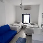 לינה וארוחת בוקר White And Blue 2*