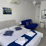 White And Blue לינה וארוחת בוקר בודרום