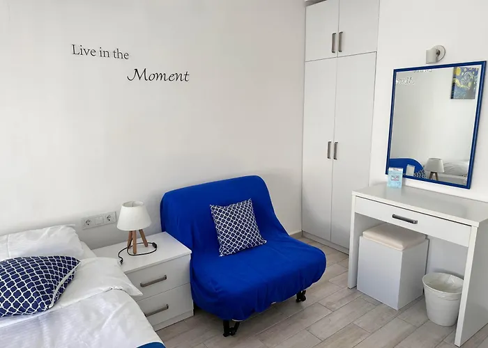 Bed & Breakfast White And Blue