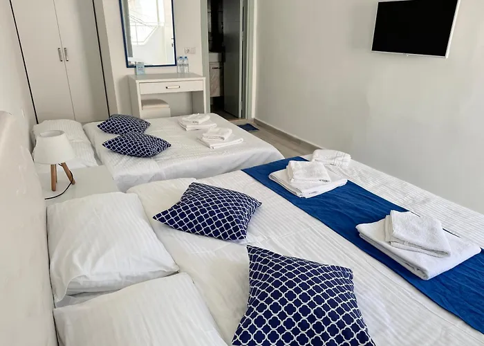 Bed & Breakfast White And Blue 2*