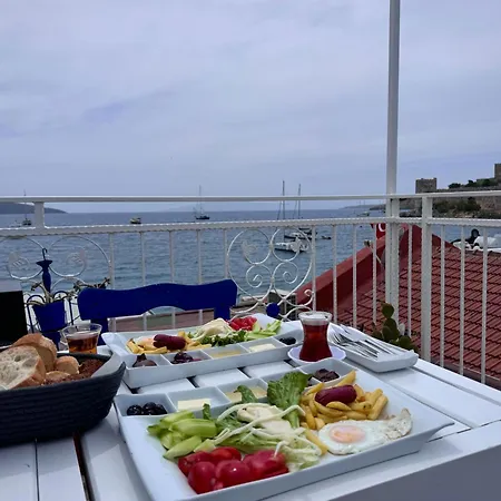 Bed & Breakfast White And Blue 2*