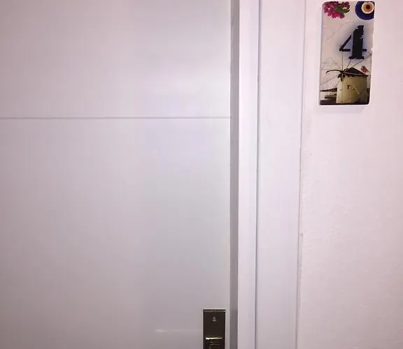 White And Blue Nocleg ze śniadaniem