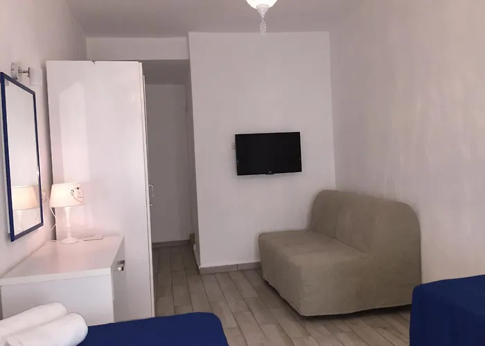 White And Blue Bed & Breakfast 2*