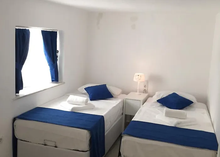 White And Blue Bed & Breakfast 2*