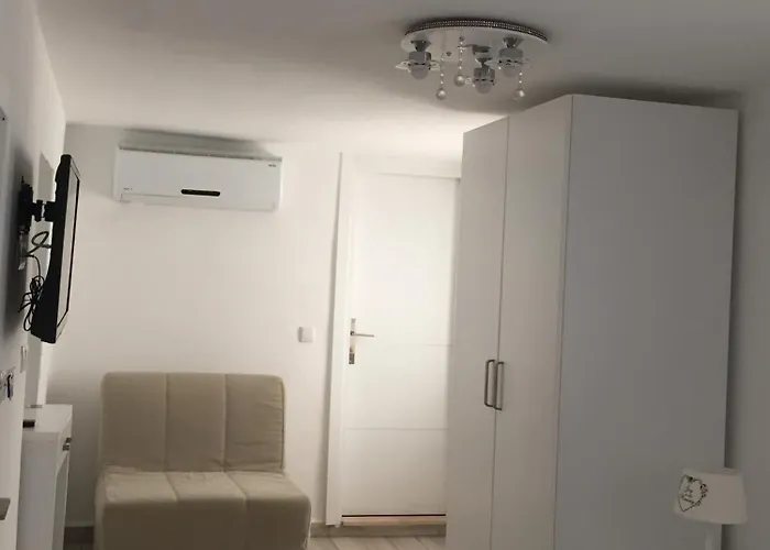 White And Blue Nocleg ze śniadaniem