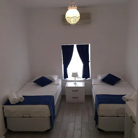 White And Blue Bed & Breakfast 2*