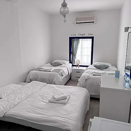 White And Blue B&B 2*