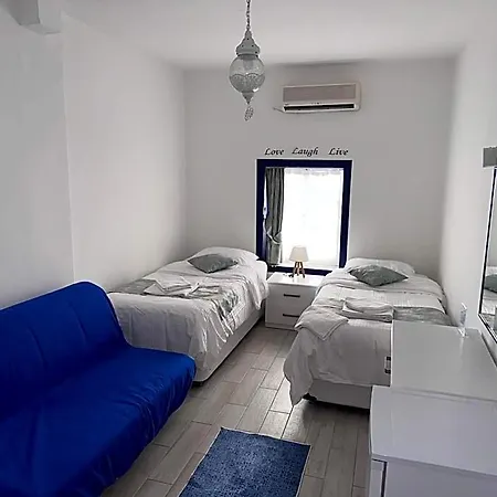 B&B White And Blue 2*