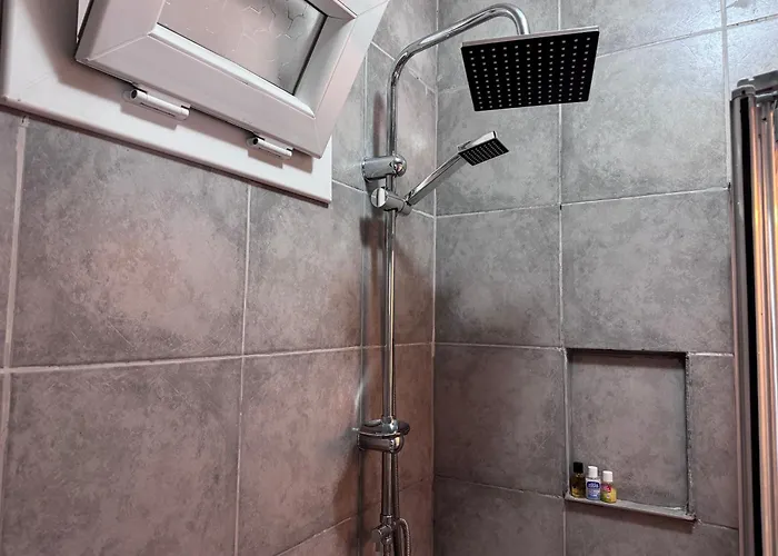 Bed & Breakfast White And Blue