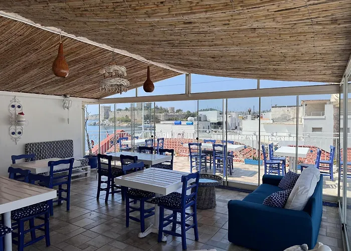 Bed & Breakfast White And Blue