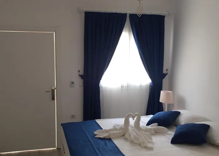 Bed & Breakfast White And Blue 2*