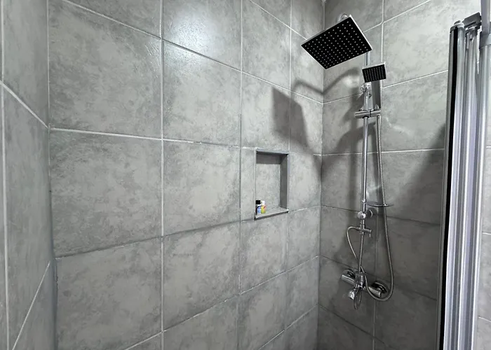 White And Blue Frühstückspension